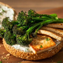 Broodjes tofu met knoflooksaus